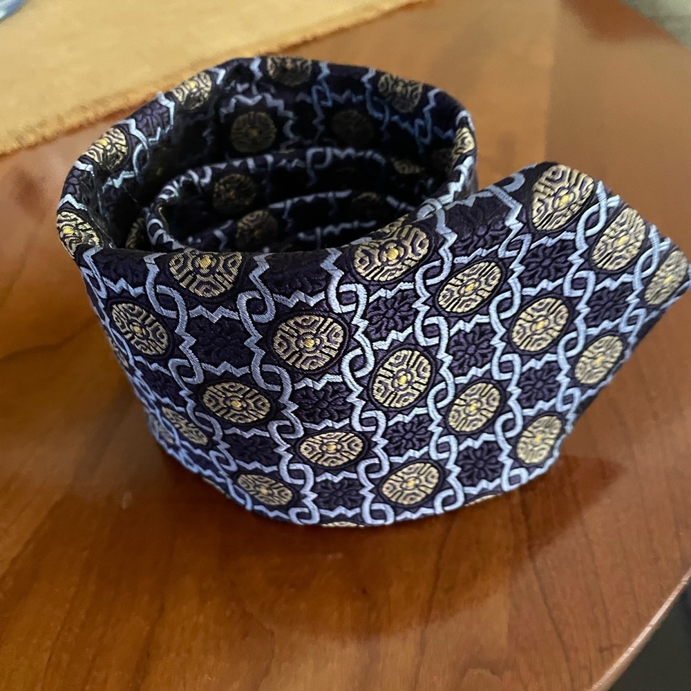 Santorelli Men’s Silk Tie. Made in Italy. Dark & Light Blue with Gold